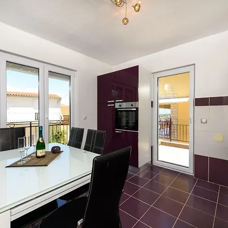 Nina Apartman
