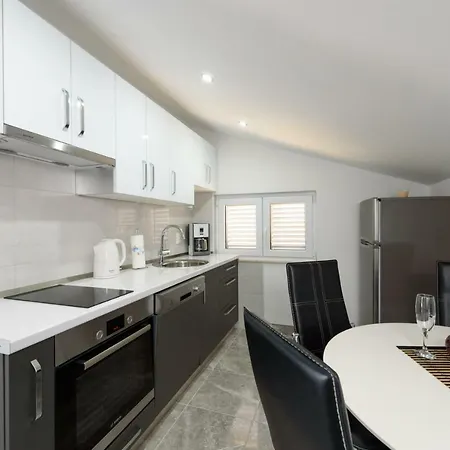 Nina Apartment *